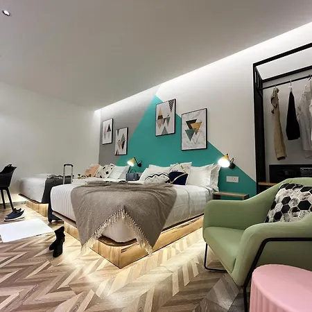 Apple 1 Hotel Queensbay-3